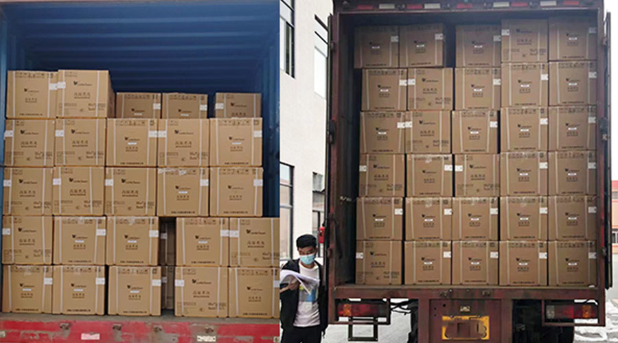 集裝箱裝柜進行時！金環(huán)電器客戶迷你洗衣機順利發(fā)貨！