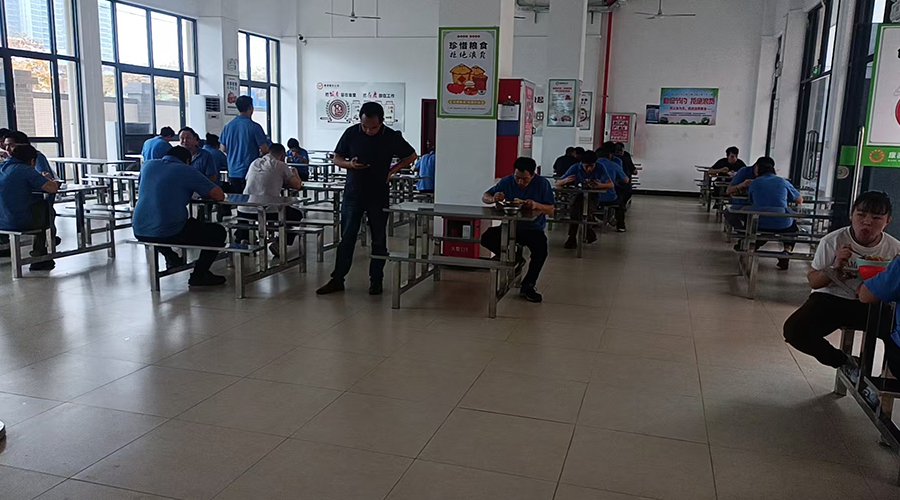 潔凈飯?zhí)檬刈o員工健康，金環(huán)電器夯實生產(chǎn)根基